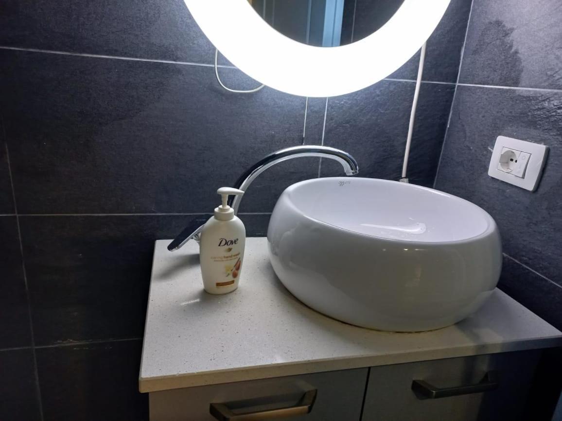 Penthouse Rooms & Aparts Tirana Bagian luar foto
