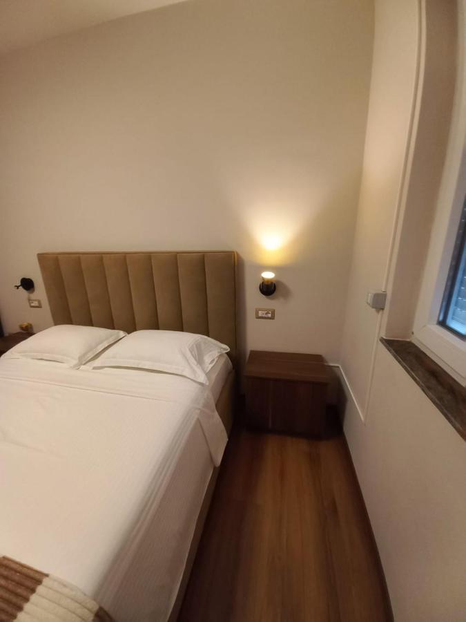 Penthouse Rooms & Aparts Tirana Bagian luar foto