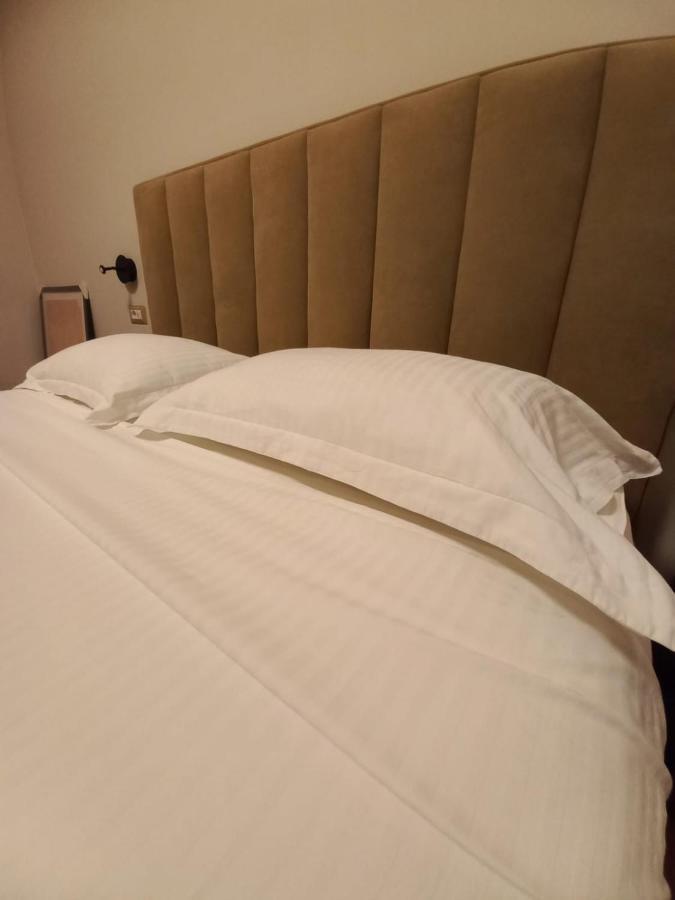 Penthouse Rooms & Aparts Tirana Bagian luar foto