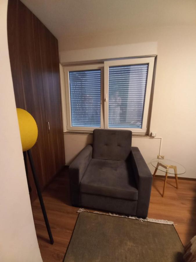Penthouse Rooms & Aparts Tirana Bagian luar foto