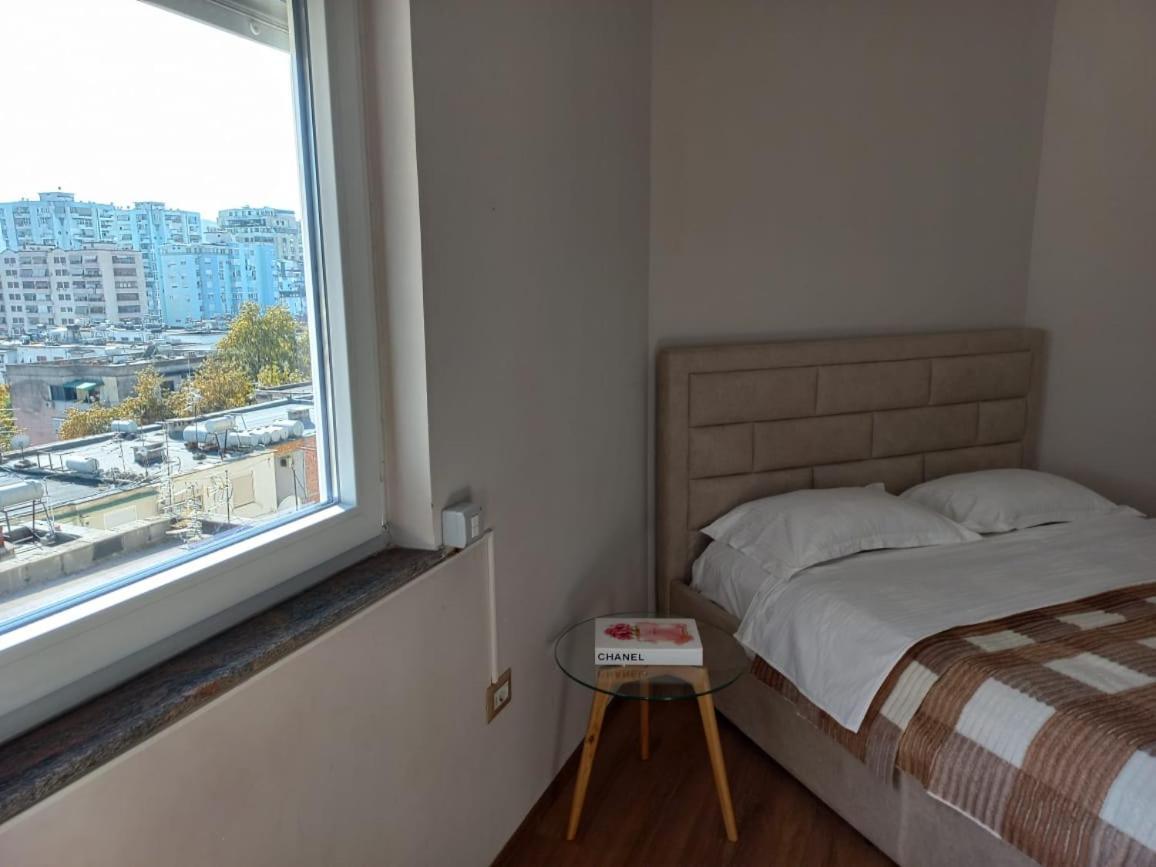 Penthouse Rooms & Aparts Tirana Bagian luar foto