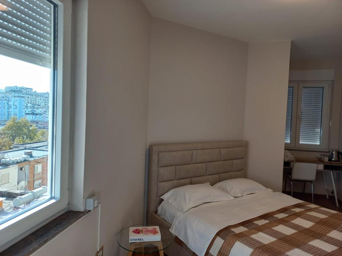 Penthouse Rooms & Aparts Tirana Bagian luar foto