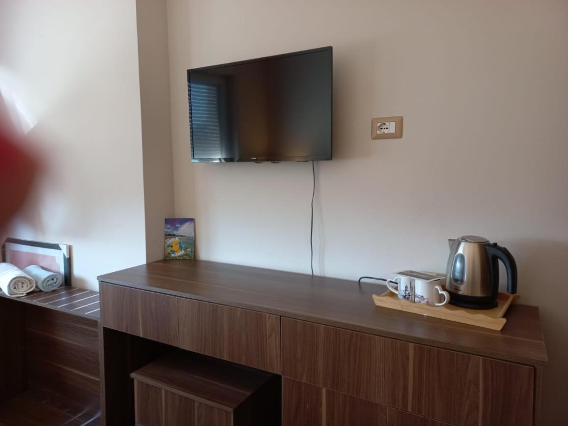 Penthouse Rooms & Aparts Tirana Bagian luar foto