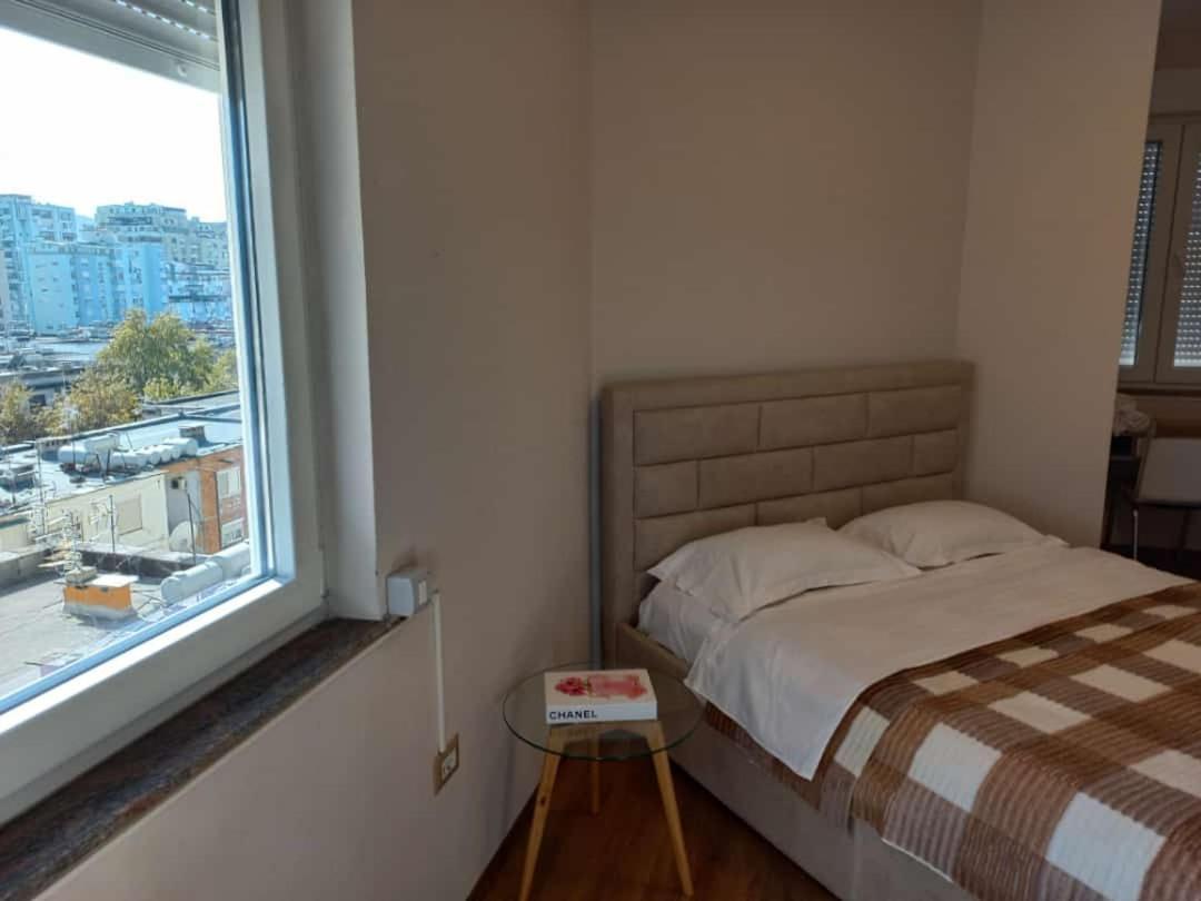 Penthouse Rooms & Aparts Tirana Bagian luar foto