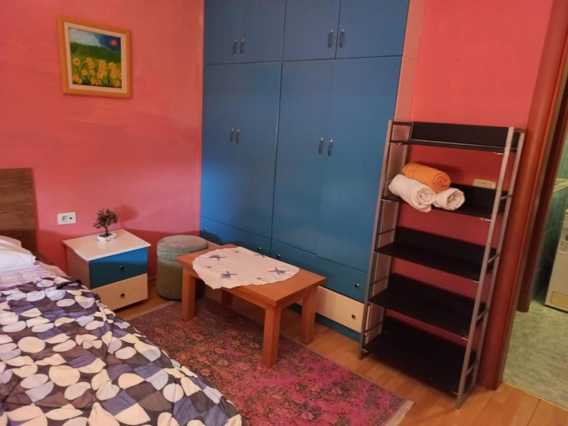 Penthouse Rooms & Aparts Tirana Bagian luar foto