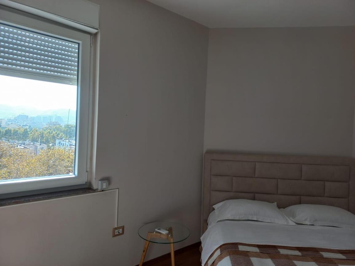 Penthouse Rooms & Aparts Tirana Bagian luar foto