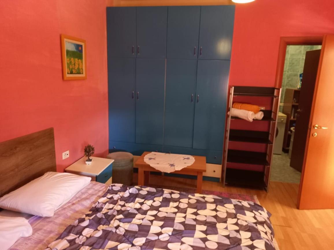 Penthouse Rooms & Aparts Tirana Bagian luar foto