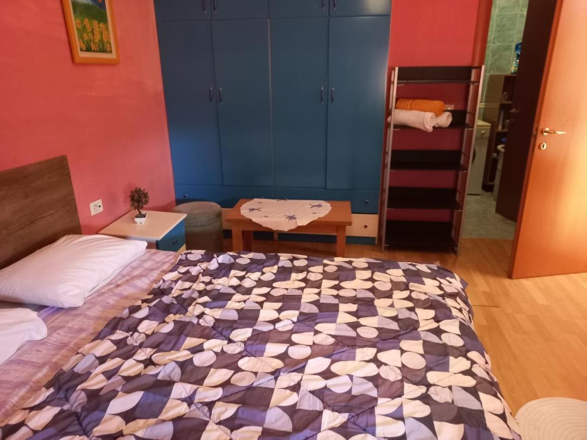 Penthouse Rooms & Aparts Tirana Bagian luar foto