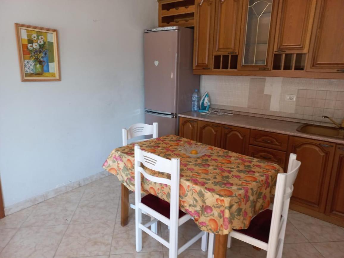 Penthouse Rooms & Aparts Tirana Bagian luar foto