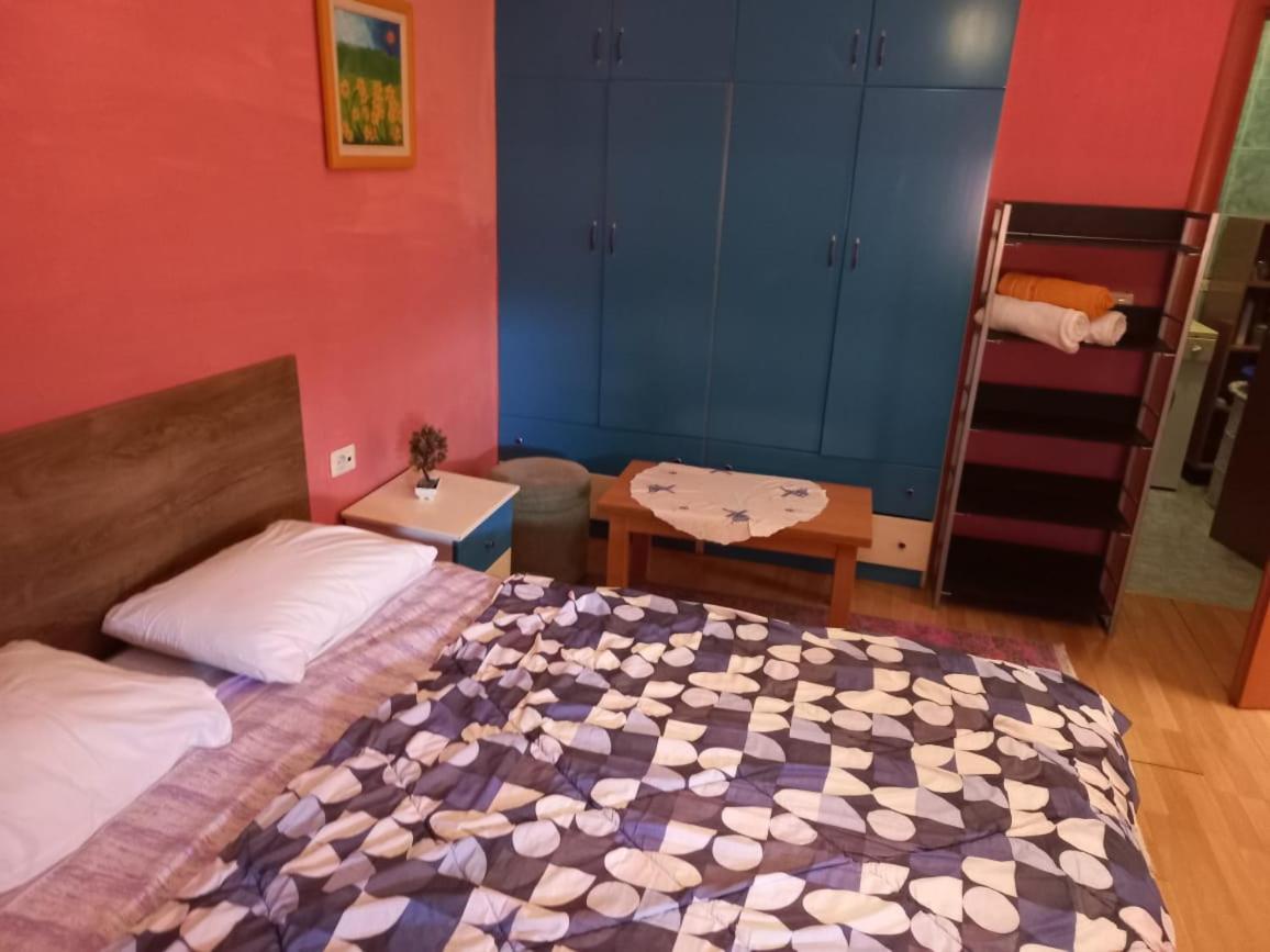 Penthouse Rooms & Aparts Tirana Bagian luar foto