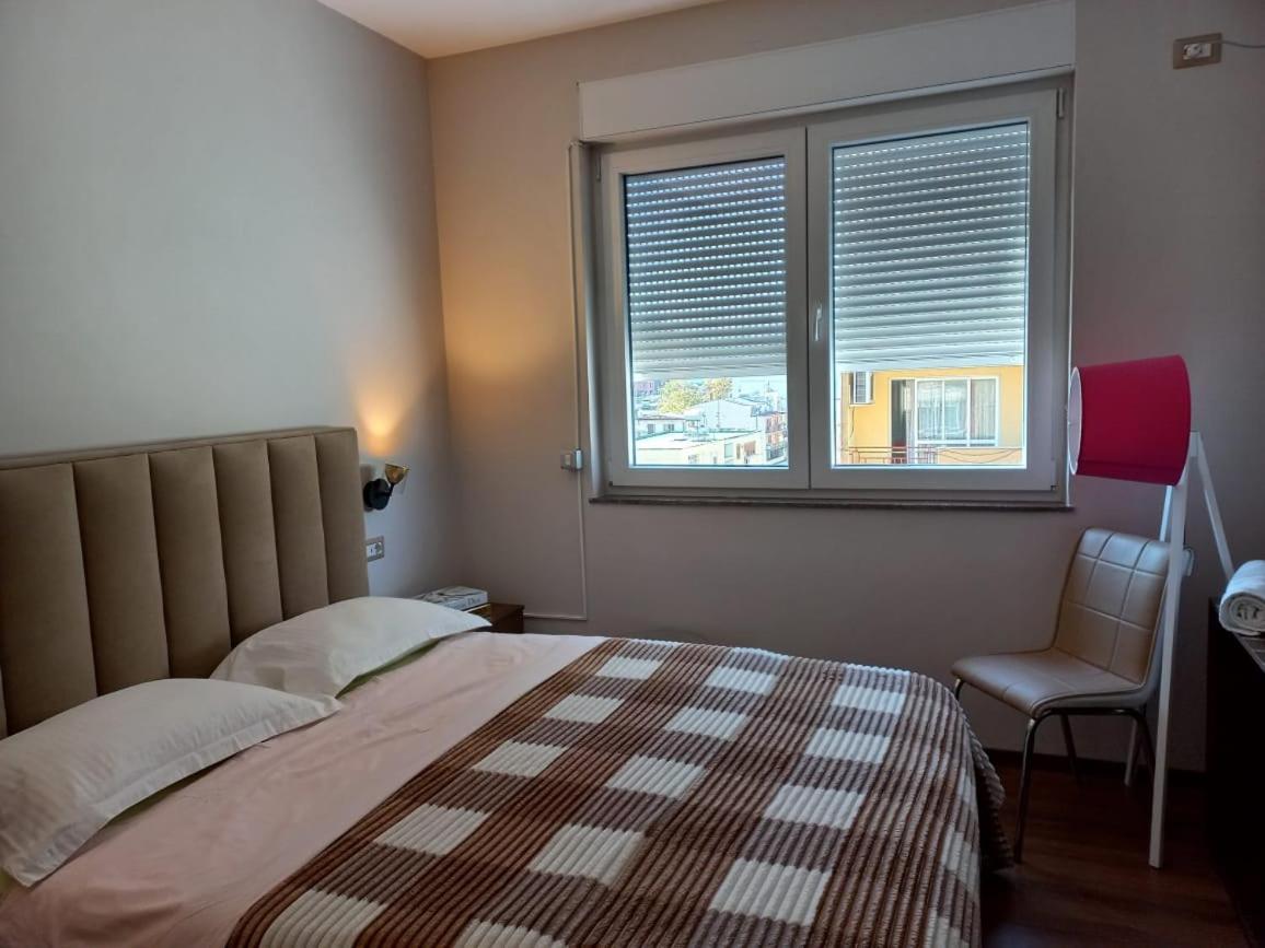 Penthouse Rooms & Aparts Tirana Bagian luar foto